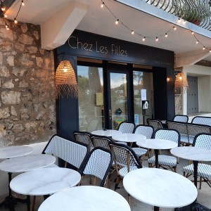 habillage-mur-et-lettres-decoupees.jpg