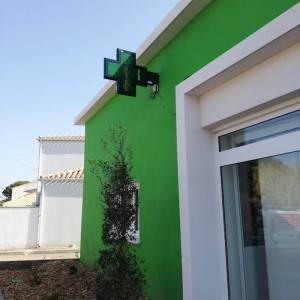Croix-pharmacie-avignon--enseigne-signaletique
