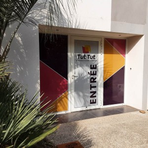adhesif-micro-perfore-laisse-passer-la-lumiere.jpg